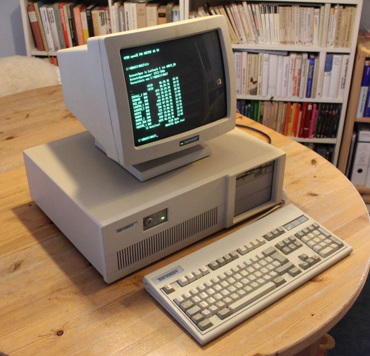 Tandon 286 PC with monochrome green screen
